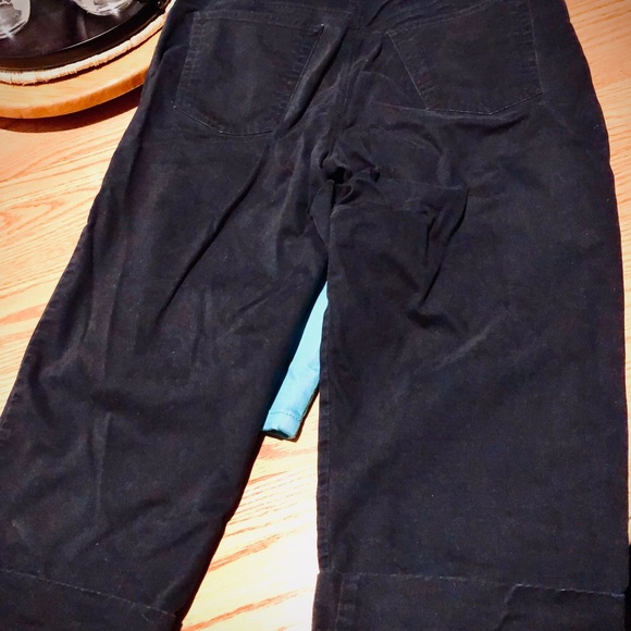 On Sale! Black Cotton blend Capris for warmer weather. - Picture 3 of 4